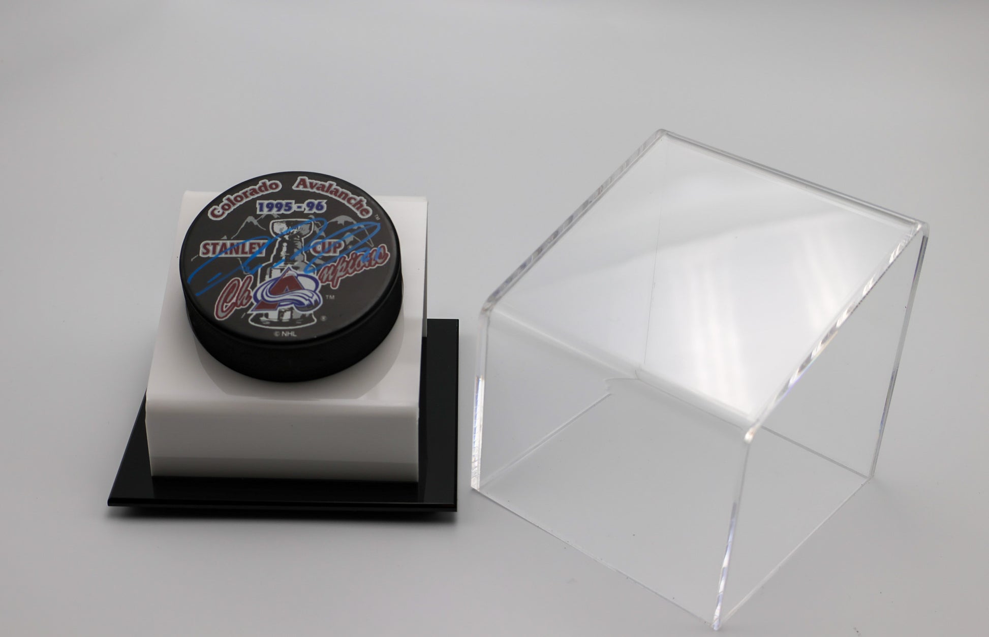 PETER FORSBERG Signed 1995-96 Stanley Cup Champions Puck - Colorado  Avalanche